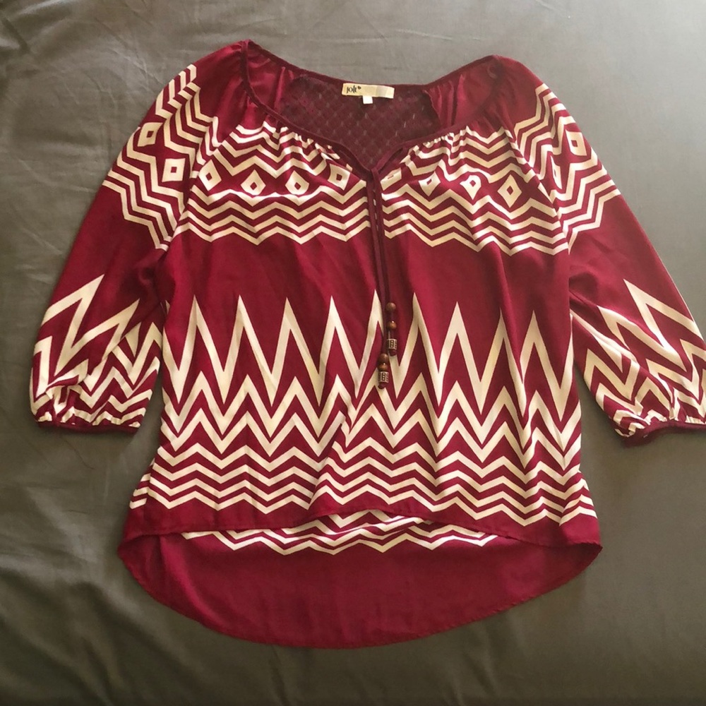 Light weighted 3/4 length sleeve blouse